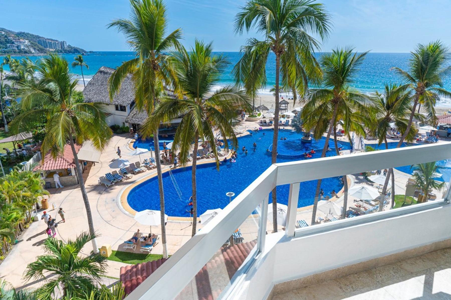 Standard room with ocean view balcony